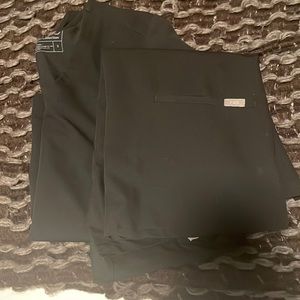 Figs V-Neck with 2 pockets Small